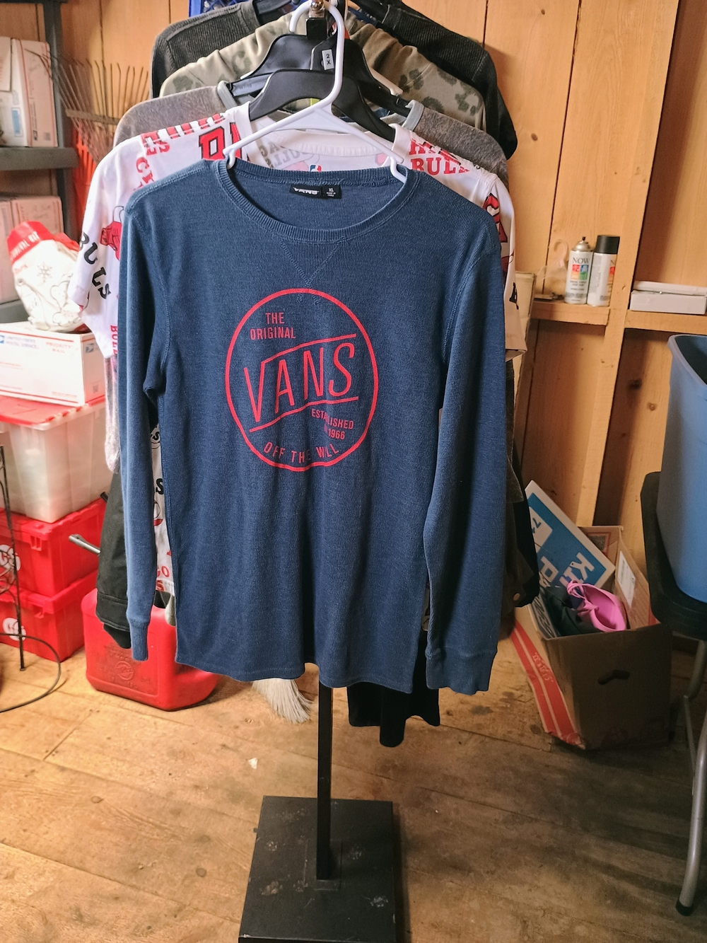 Vans Blue Sweatshirt with Red Logo Circle Bin 5